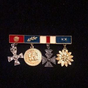 Vintage Butler and Wilson B & W Military Medal BarPin Brooch W Crown Star 20501